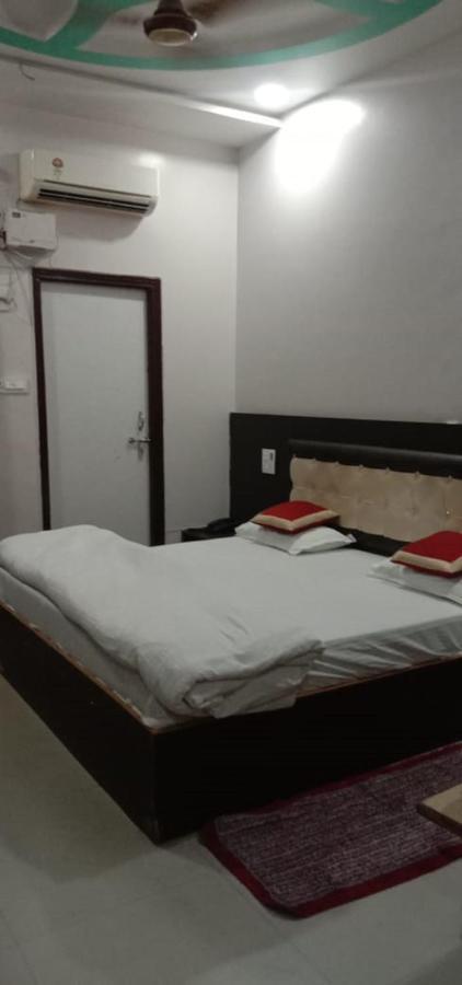 Jaya Palace Hotel By Wb Inn Dhaulpur Eksteriør billede