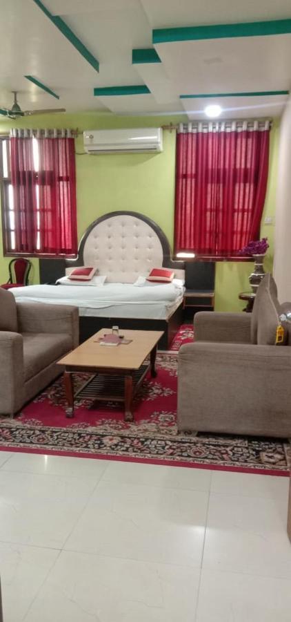 Jaya Palace Hotel By Wb Inn Dhaulpur Eksteriør billede